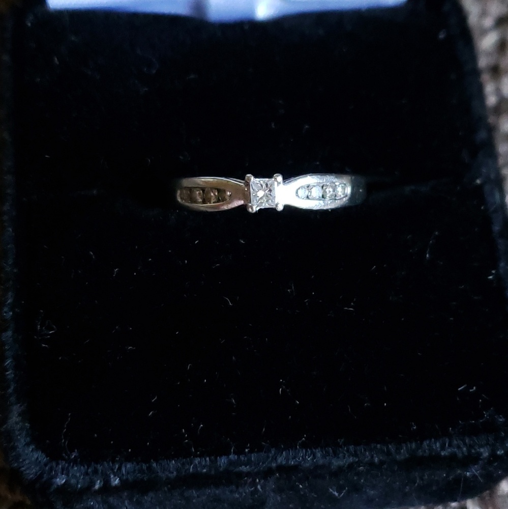 *Sold*10k Diamond ring